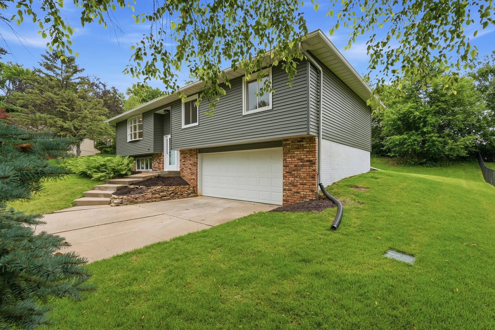 1721 E 42nd CT, Davenport, IA 52807