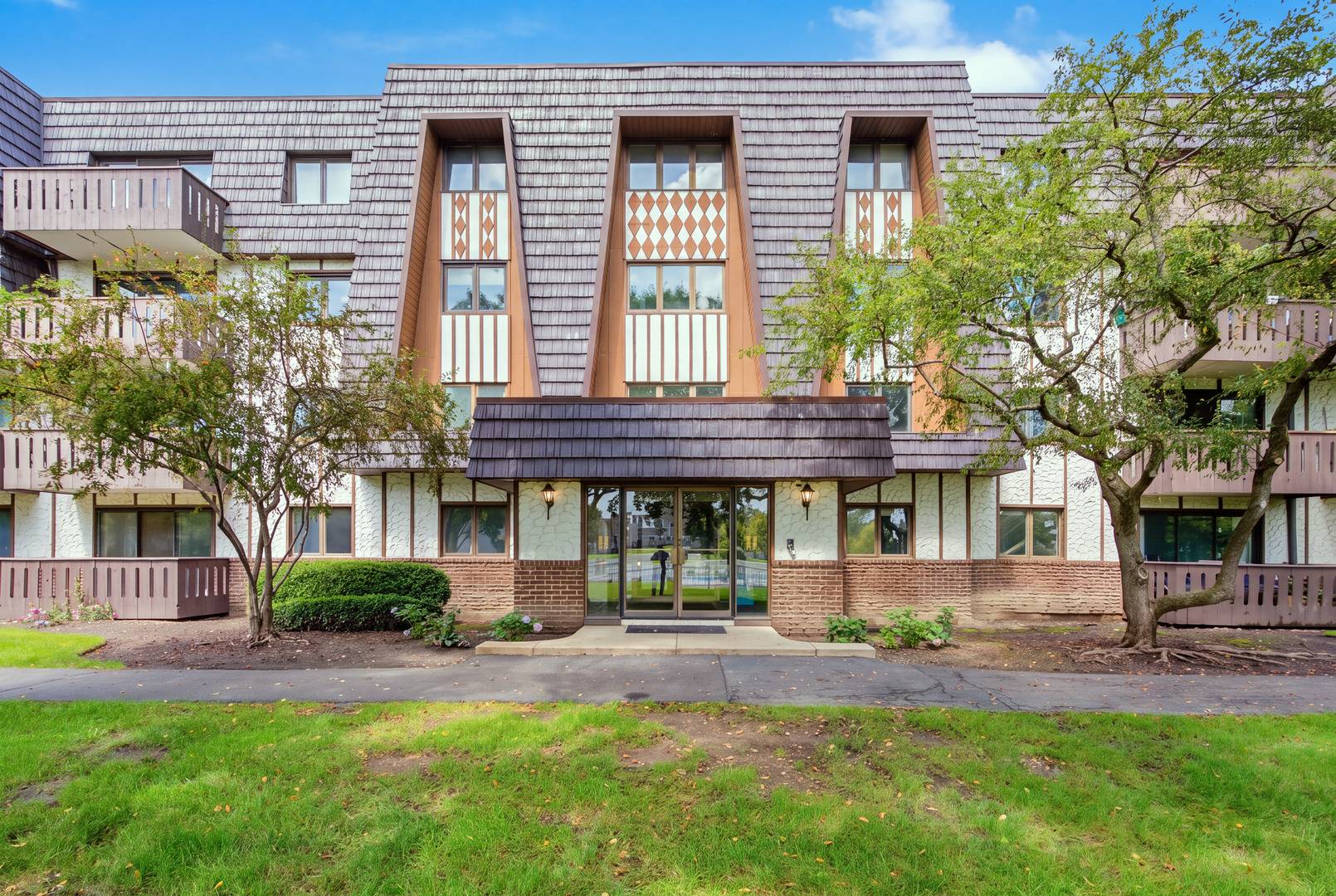 13200 Heiden CIR #2301, Lake Bluff, IL 60044