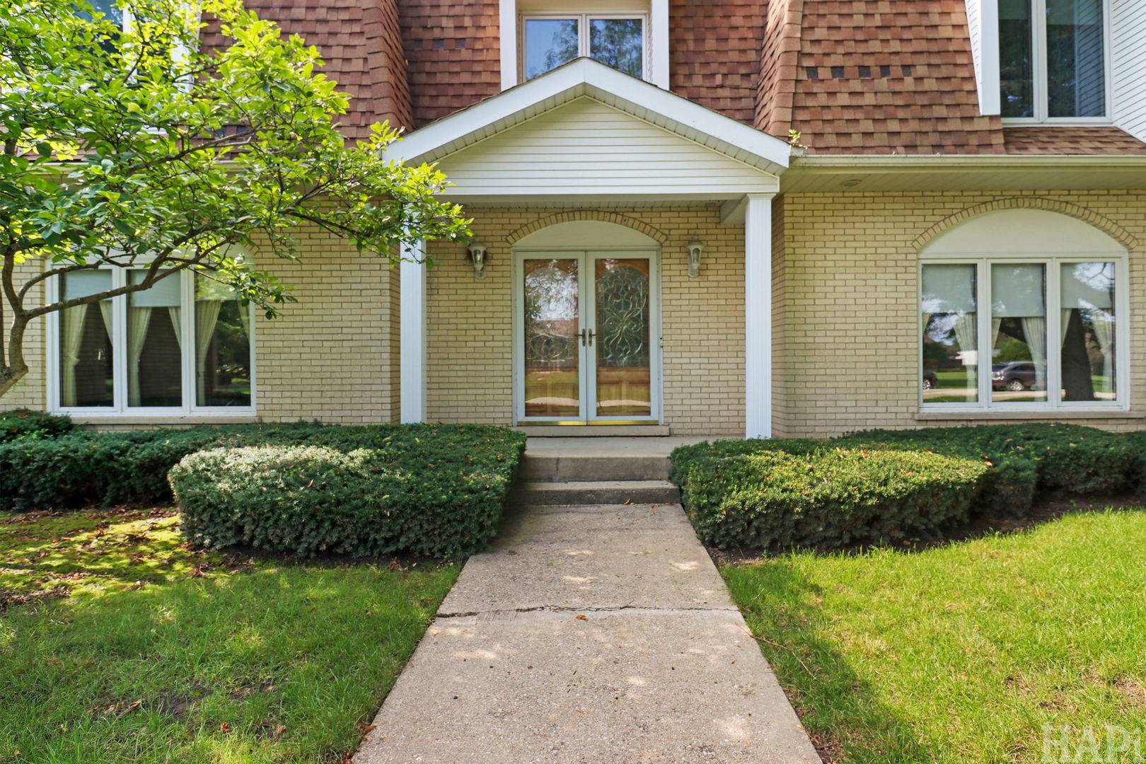 55 Watergate DR, South Barrington, IL 60010