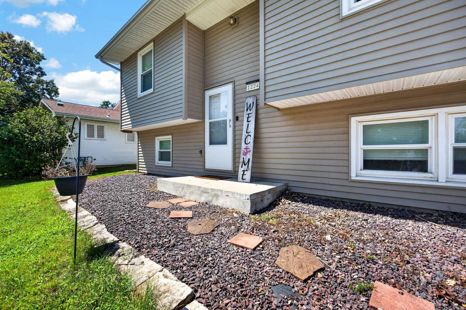 1224 N Hershey RD, Bloomington, IL 61704