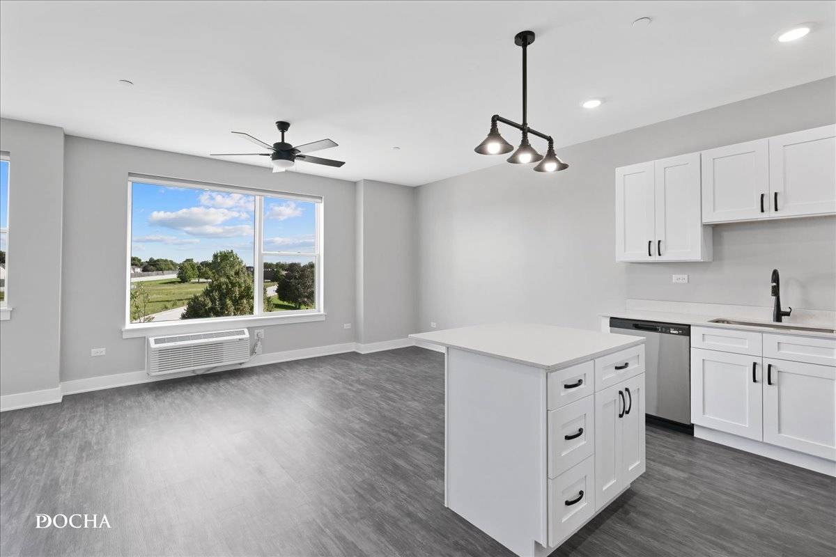 1001 Ritter ST #1104, North Aurora, IL 60542