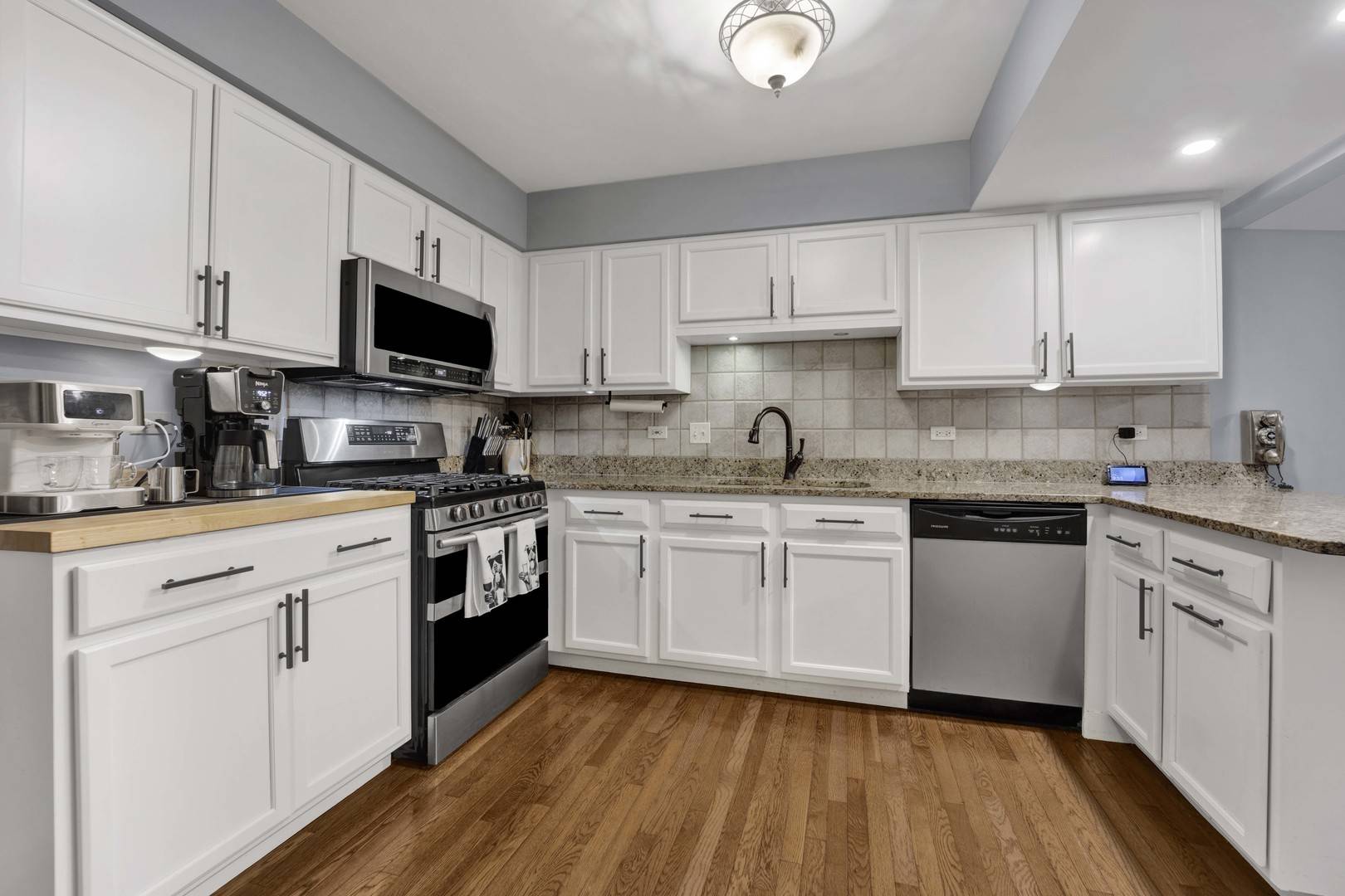 1863 Tamahawk LN, Naperville, IL 60564