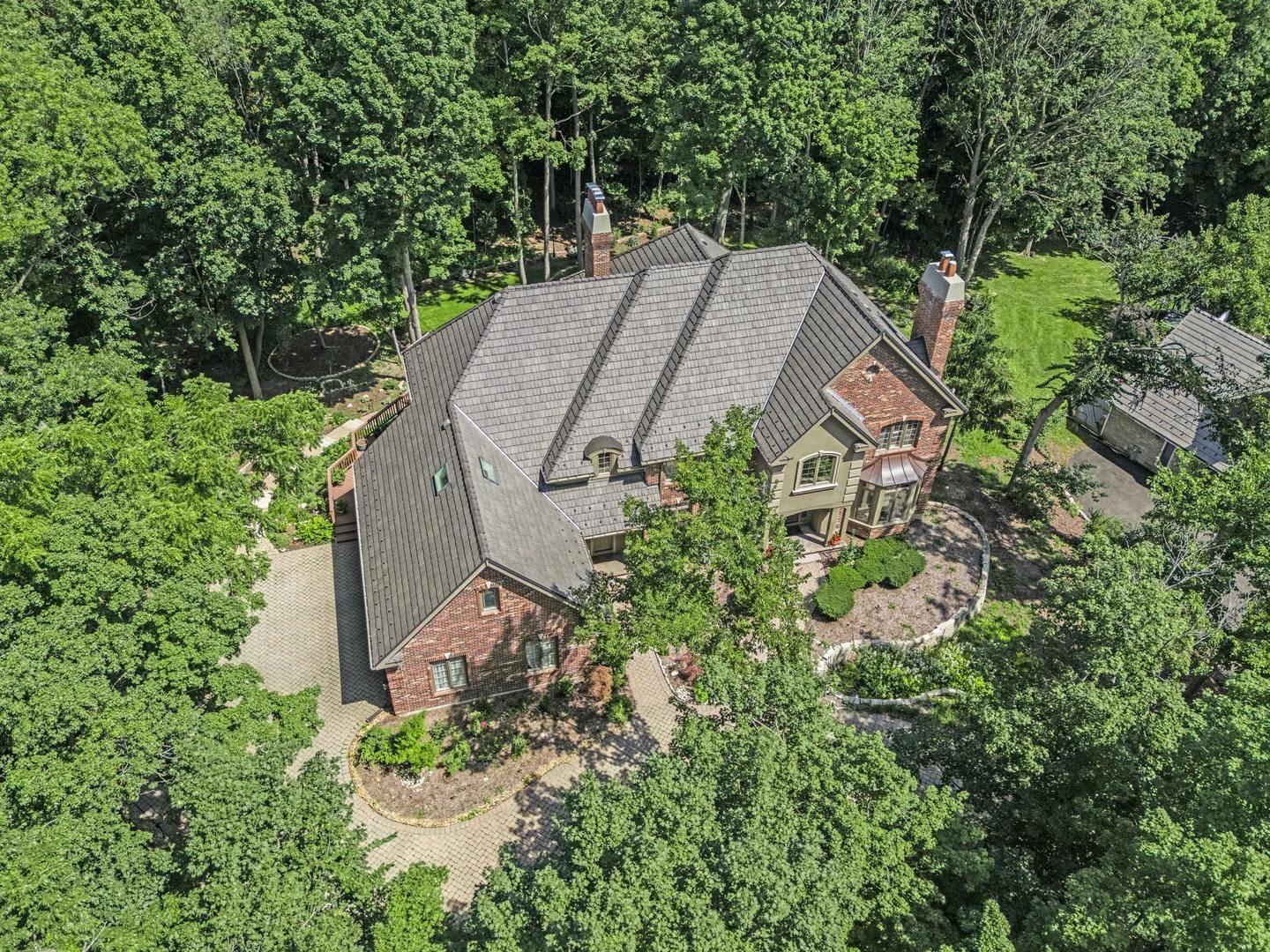 818 Fox Glen DR, St. Charles, IL 60174