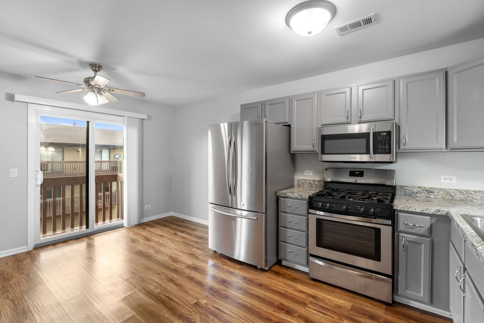 720 Sundown RD #F, South Elgin, IL 60177