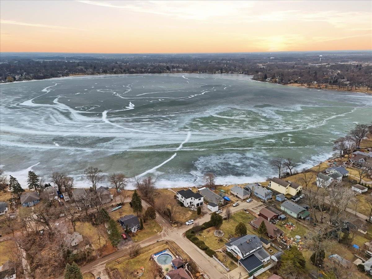 297 E Lakeview AVE, Round Lake Beach, IL 60073