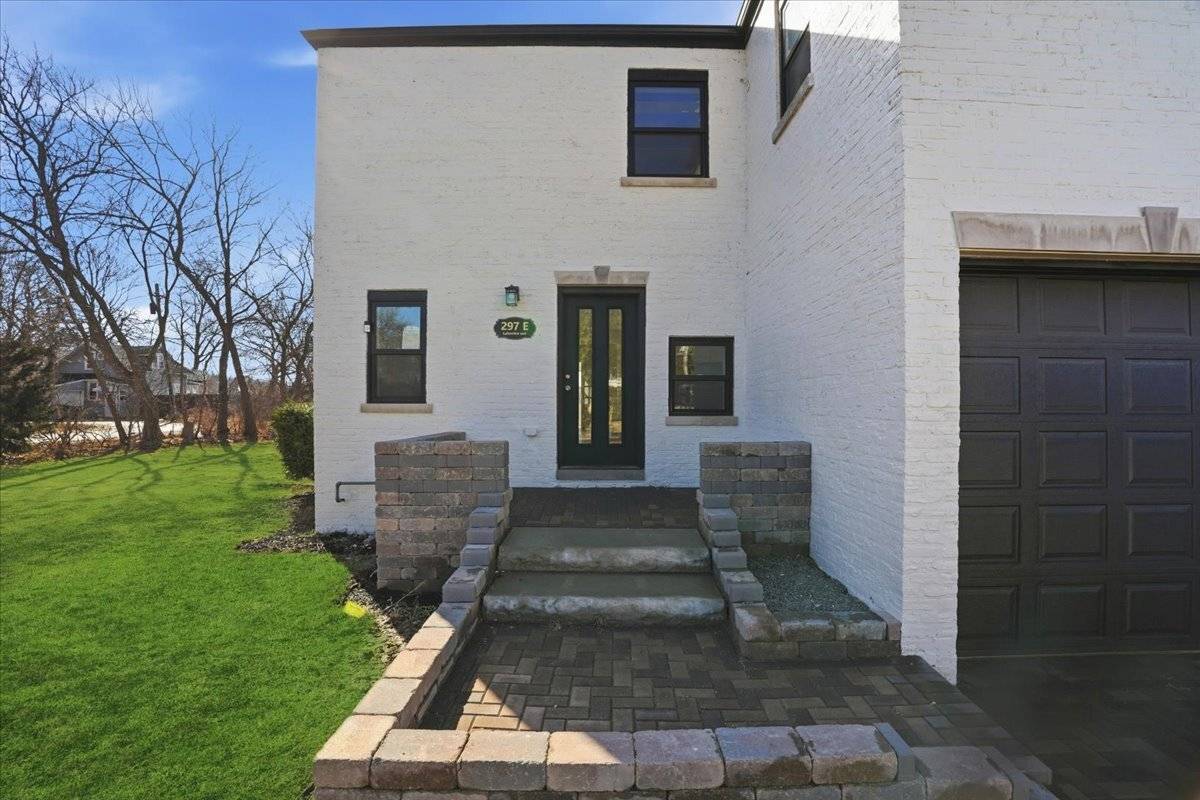 297 E Lakeview AVE, Round Lake Beach, IL 60073