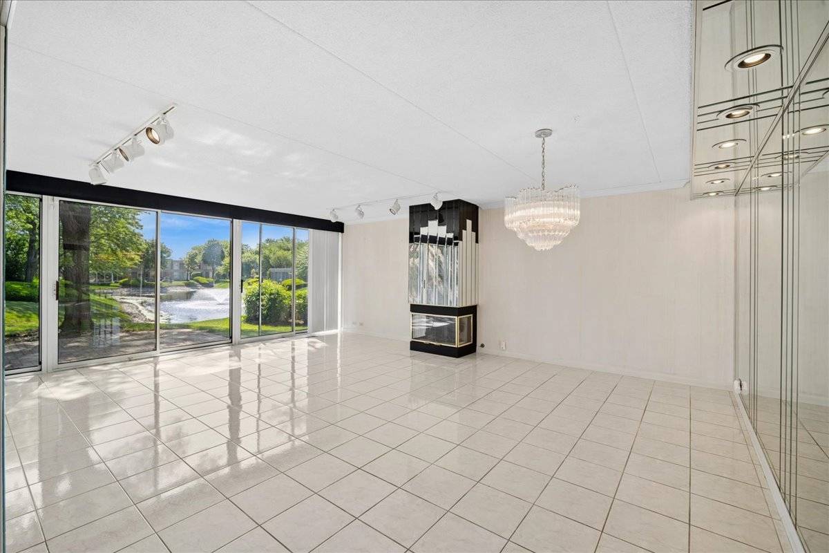 137 Avon RD, Northbrook, IL 60062