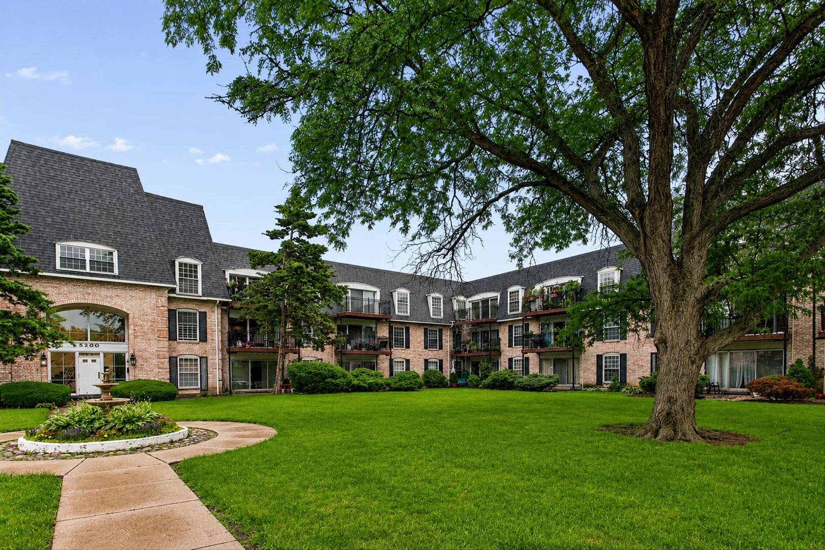 5200 CARRIAGEWAY DR #317, Rolling Meadows, IL 60008