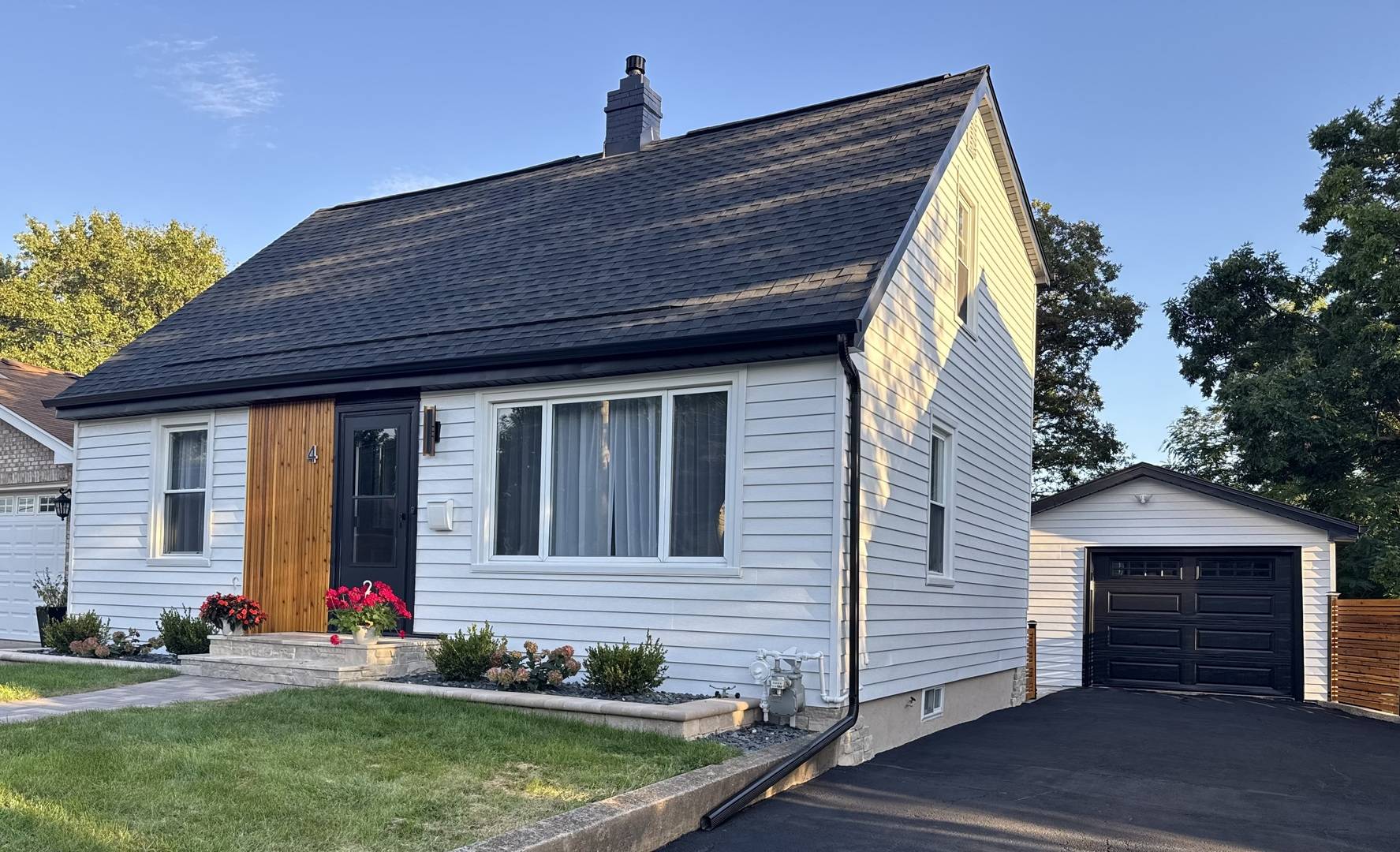 4 Ridge RD, Lemont, IL 60439