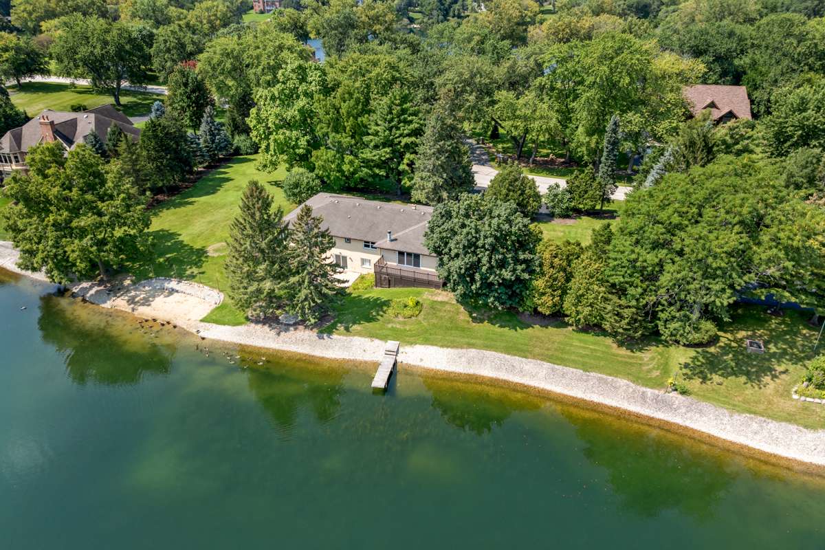 2720 N Bayview LN, Mchenry, IL 60051