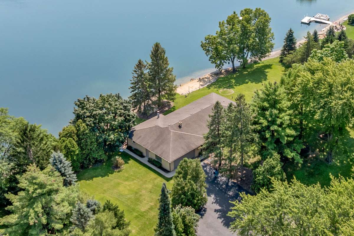 2720 N Bayview LN, Mchenry, IL 60051
