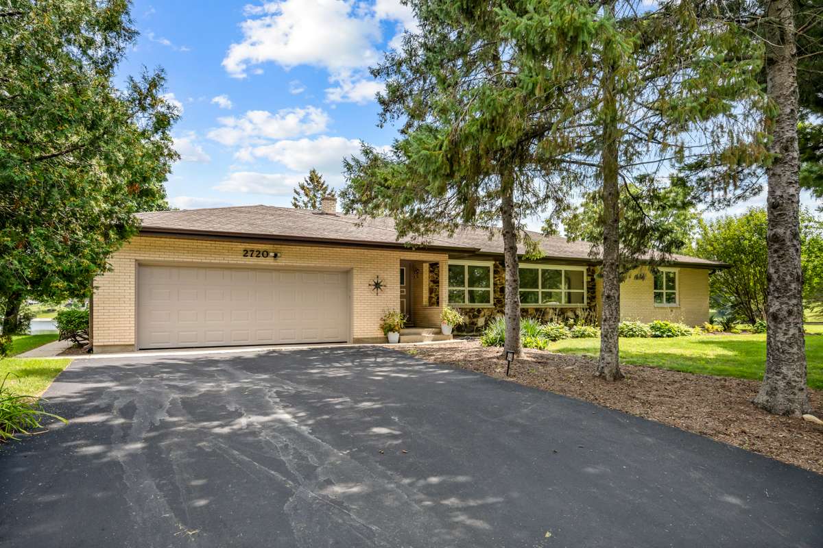2720 N Bayview LN, Mchenry, IL 60051
