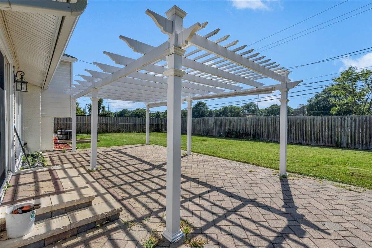 1719 W Lexington DR, Arlington Heights, IL 60004