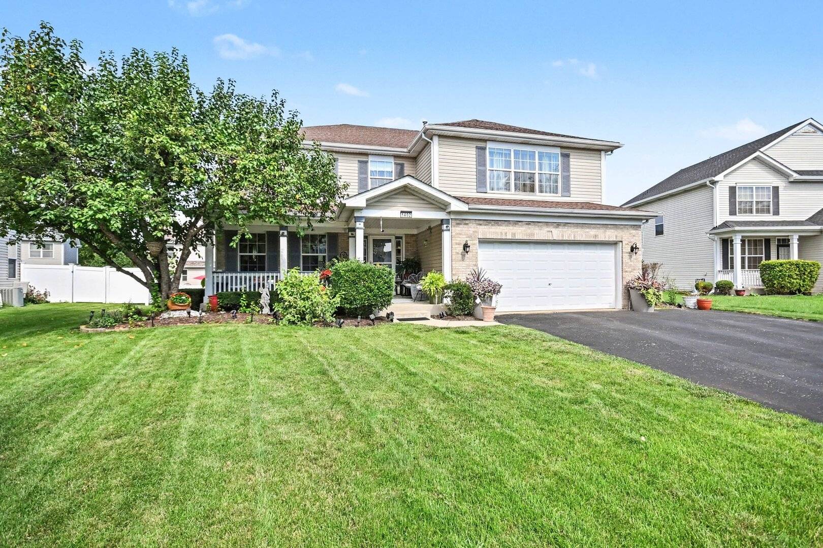 1402 Fitzer DR, Joliet, IL 60431