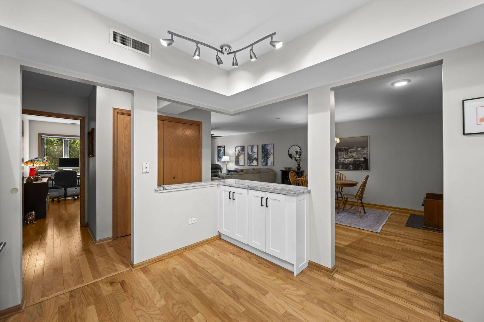 5360 N Lowell AVE #511, Chicago, IL 60630