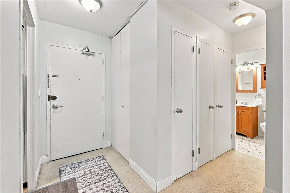6301 N Sheridan RD #3D, Chicago, IL 60660