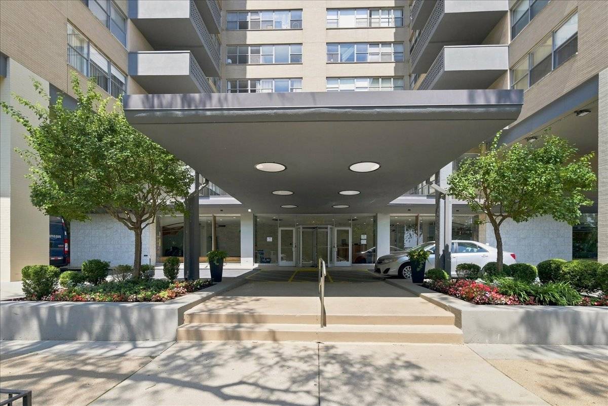 6301 N Sheridan RD #3D, Chicago, IL 60660