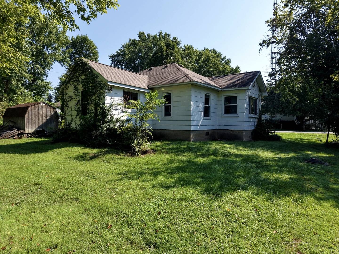 201 W 8th ST, West Frankfort, IL 62896