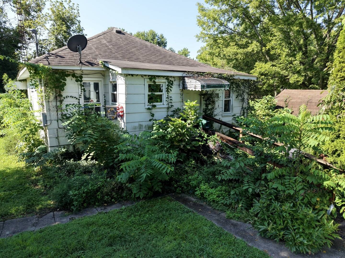 201 W 8th ST, West Frankfort, IL 62896