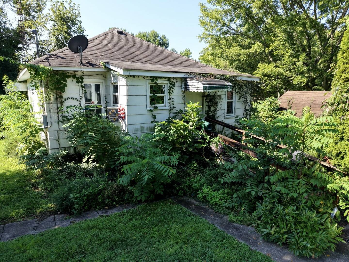 201 W 8th ST, West Frankfort, IL 62896