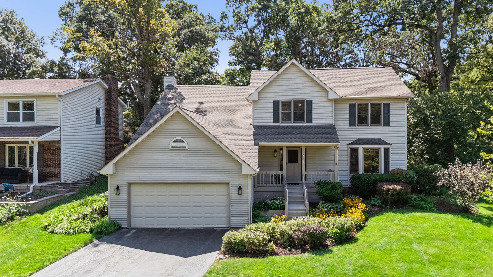3123 Scenicwood LN, Woodridge, IL 60517