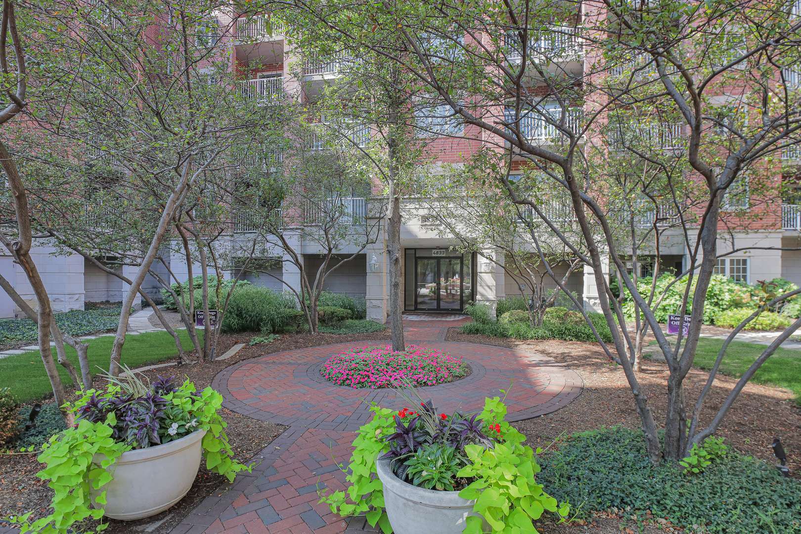 4833 N Olcott AVE #201, Harwood Heights, IL 60706