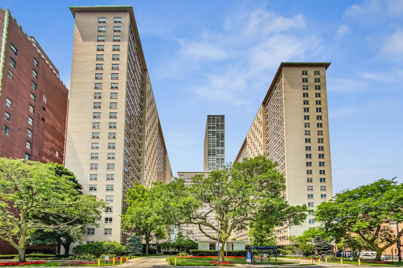 3950 N Lake Shore DR #2202, Chicago, IL 60613