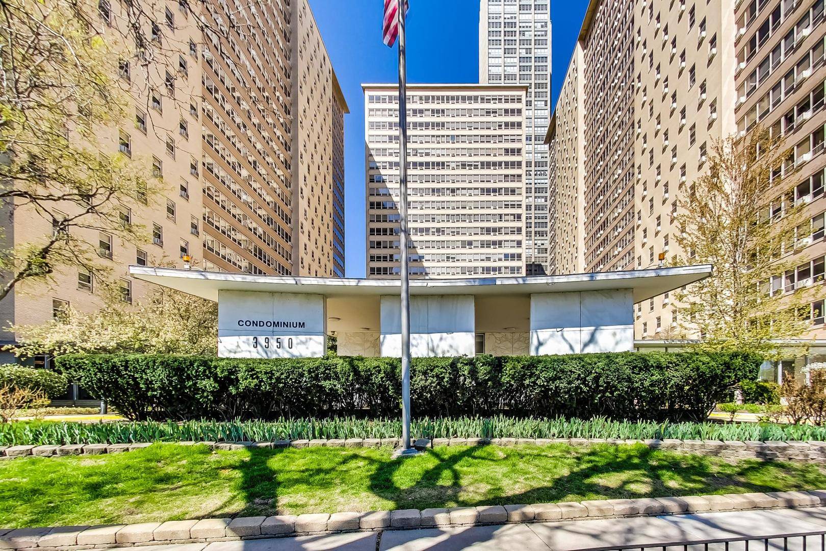 3950 N Lake Shore DR #2202, Chicago, IL 60613