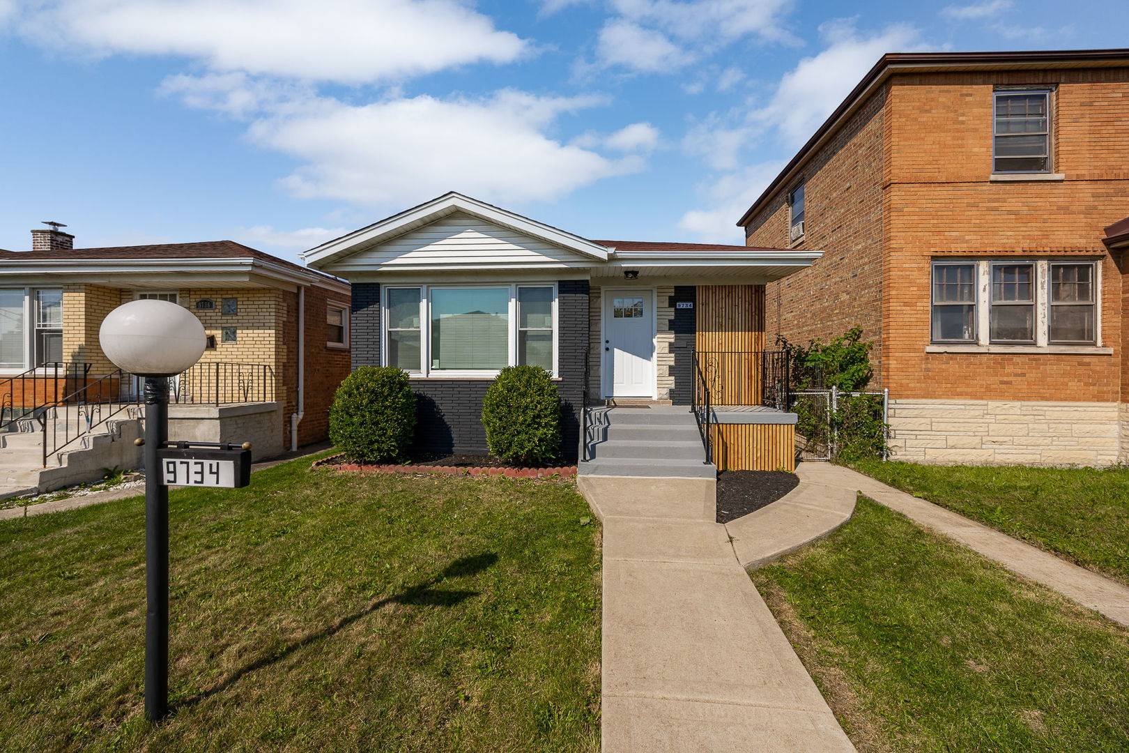 9734 S Princeton AVE, Chicago, IL 60628