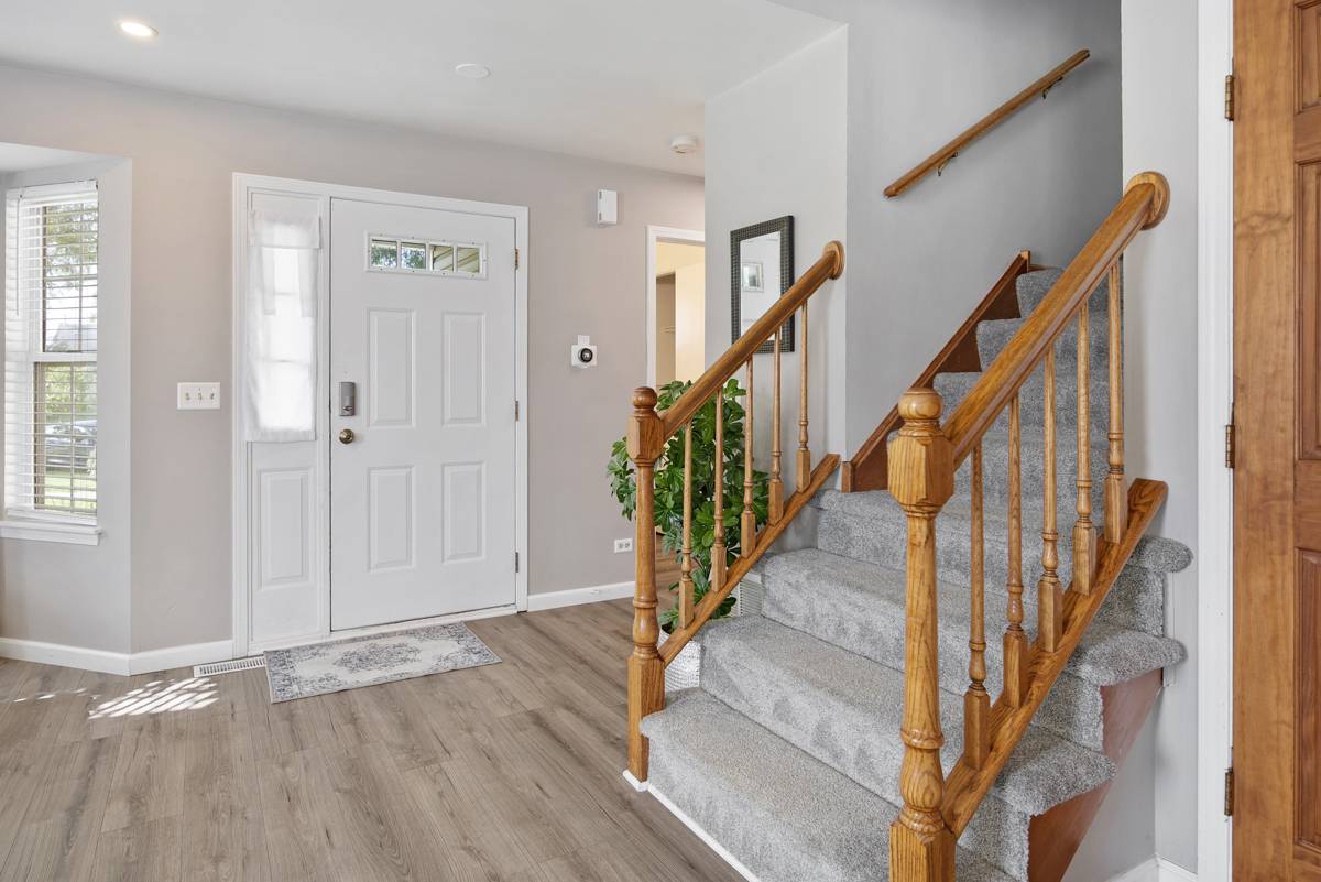 1603 Reading CIR, Carpentersville, IL 60110