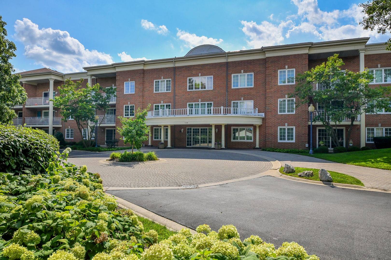 126 Day ST #203, Bloomingdale, IL 60108