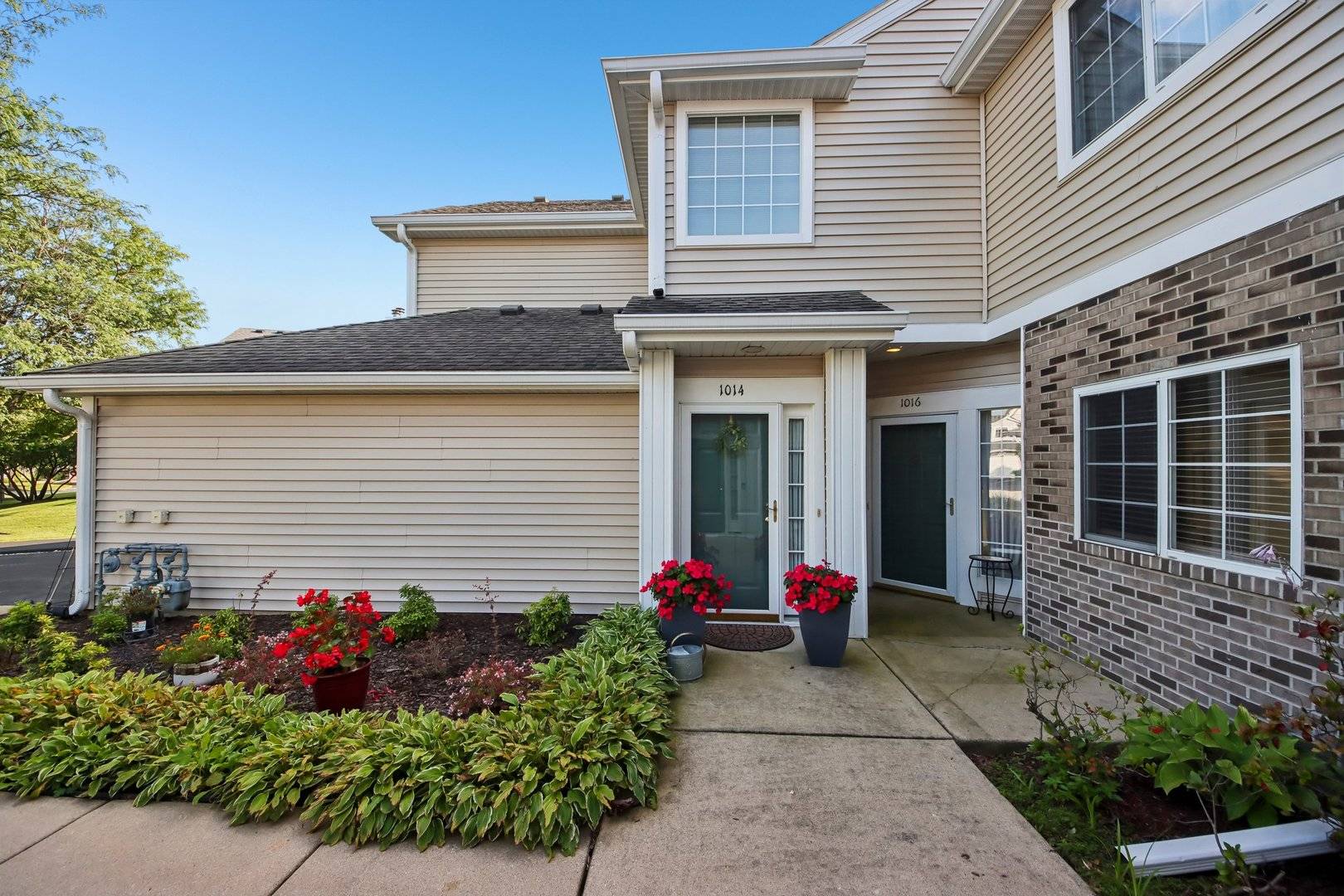 1016 Spring CT, Darien, IL 60561