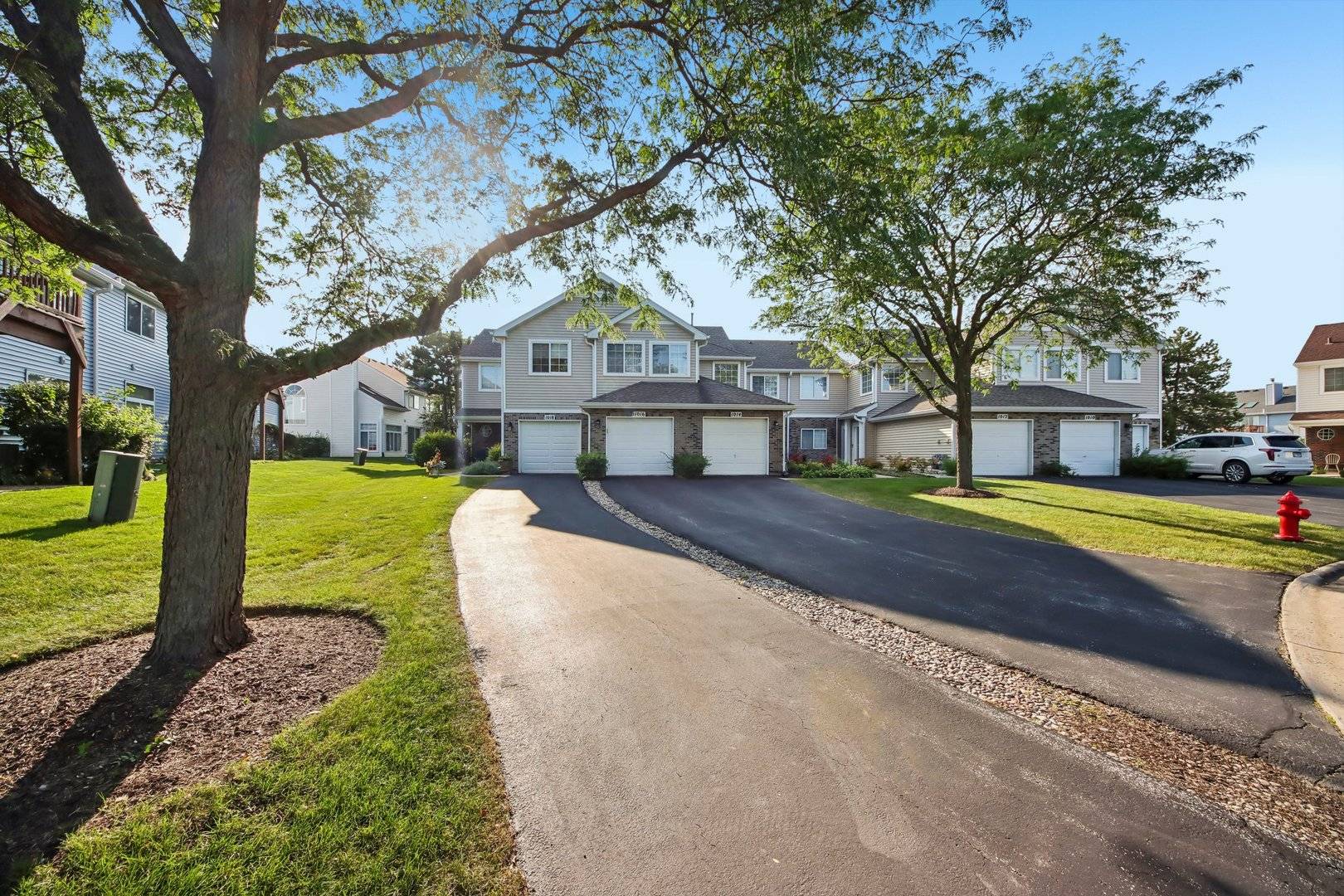 1016 Spring CT, Darien, IL 60561