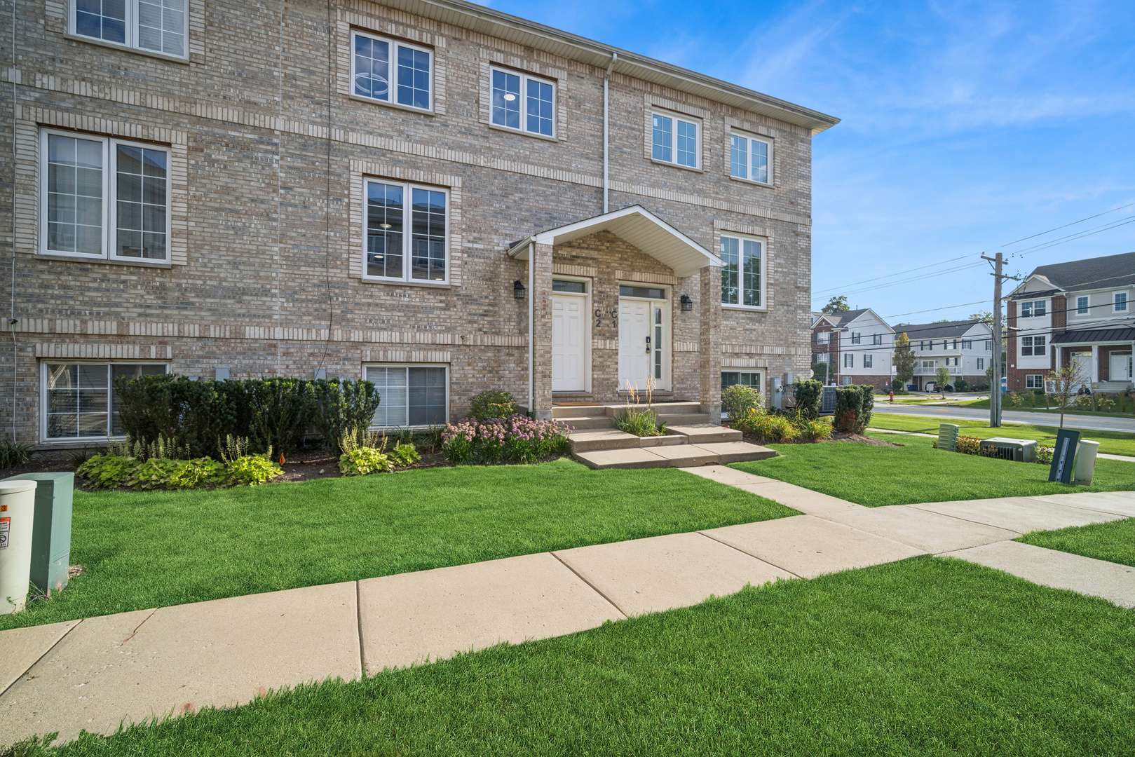 183 N East River RD #C2, Des Plaines, IL 60016