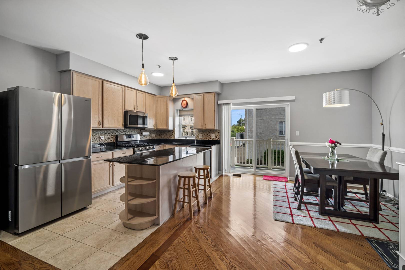 183 N East River RD #C2, Des Plaines, IL 60016