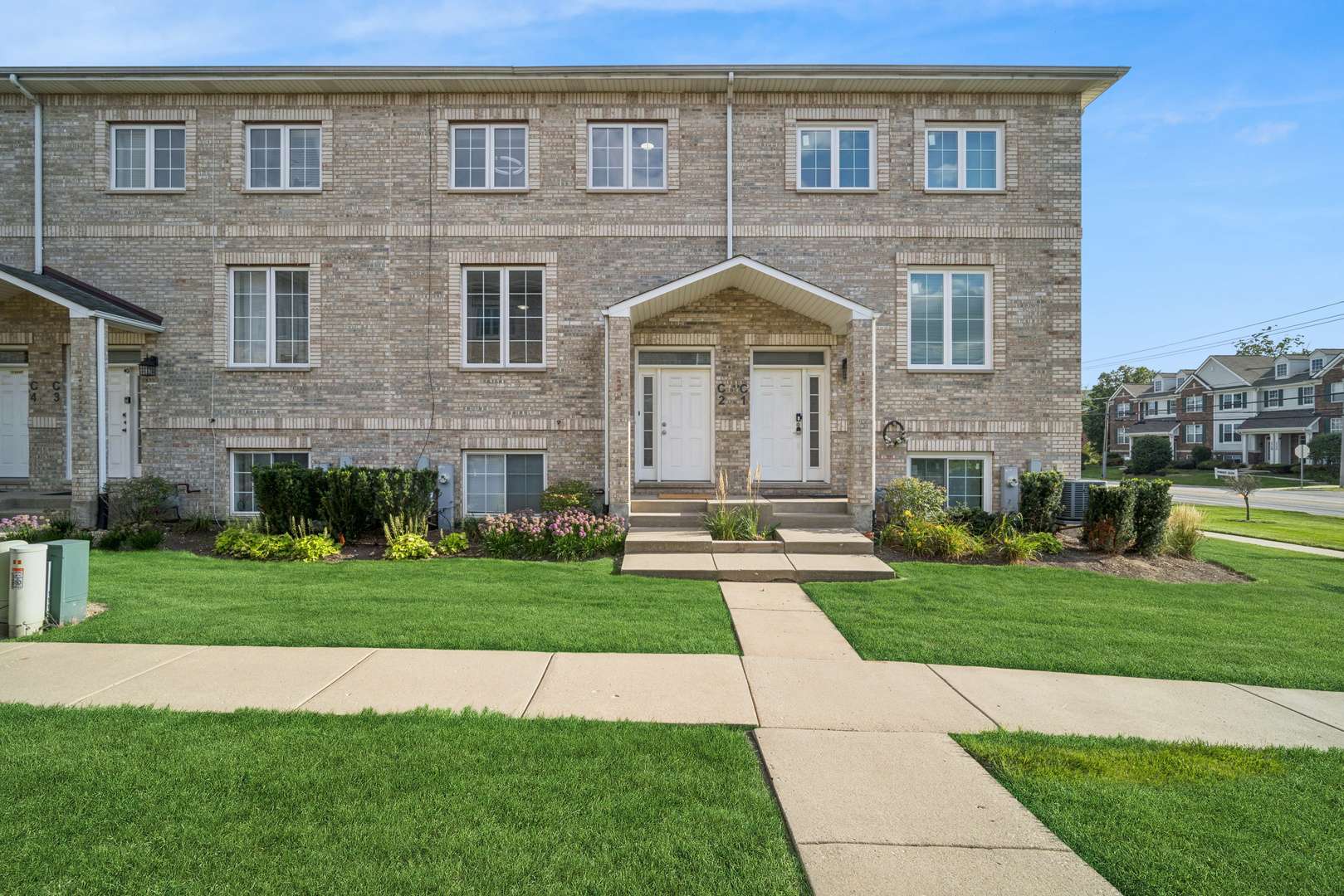183 N East River RD #C2, Des Plaines, IL 60016