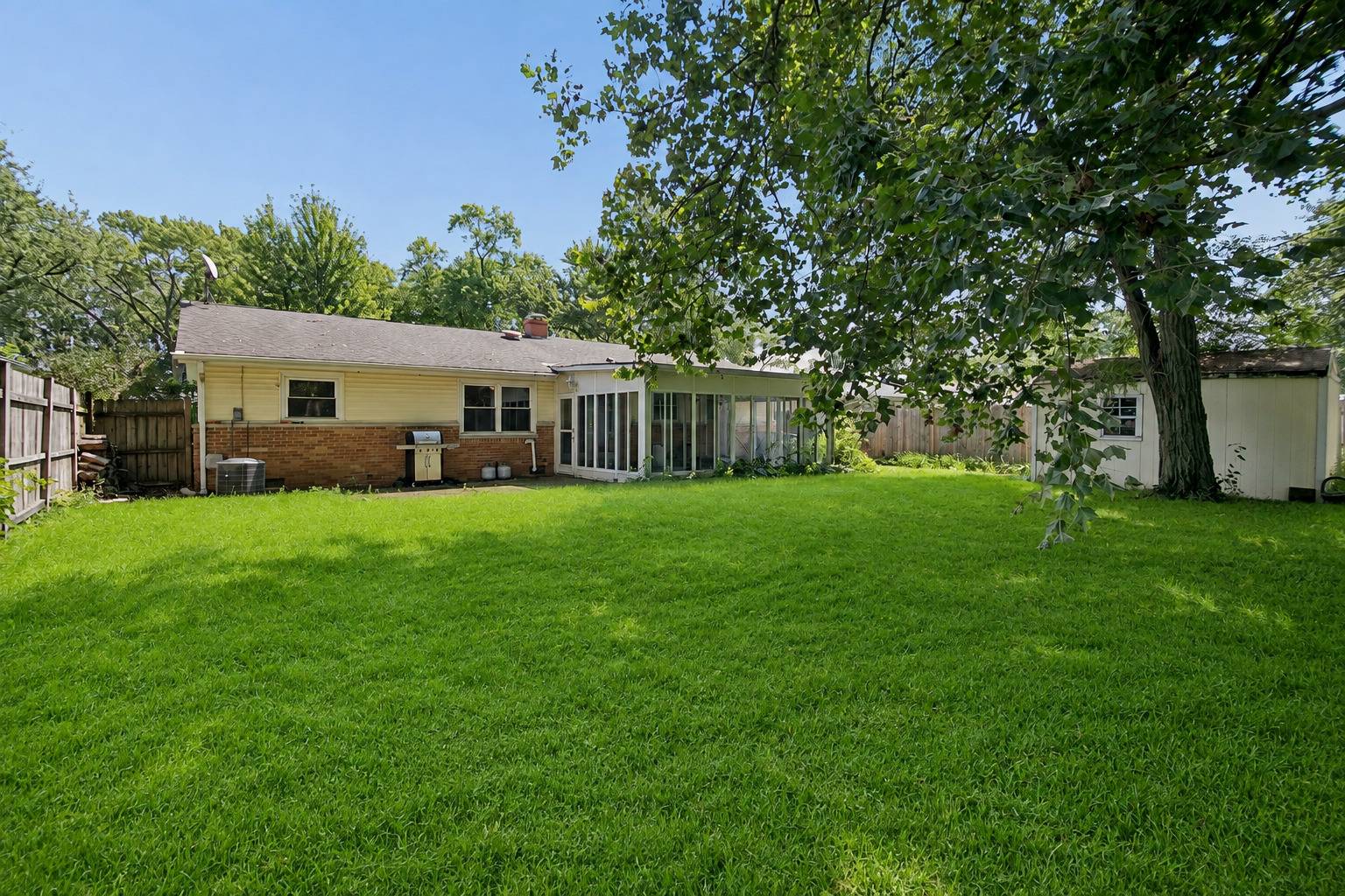 40 WILDWOOD RD, Elk Grove Village, IL 60007
