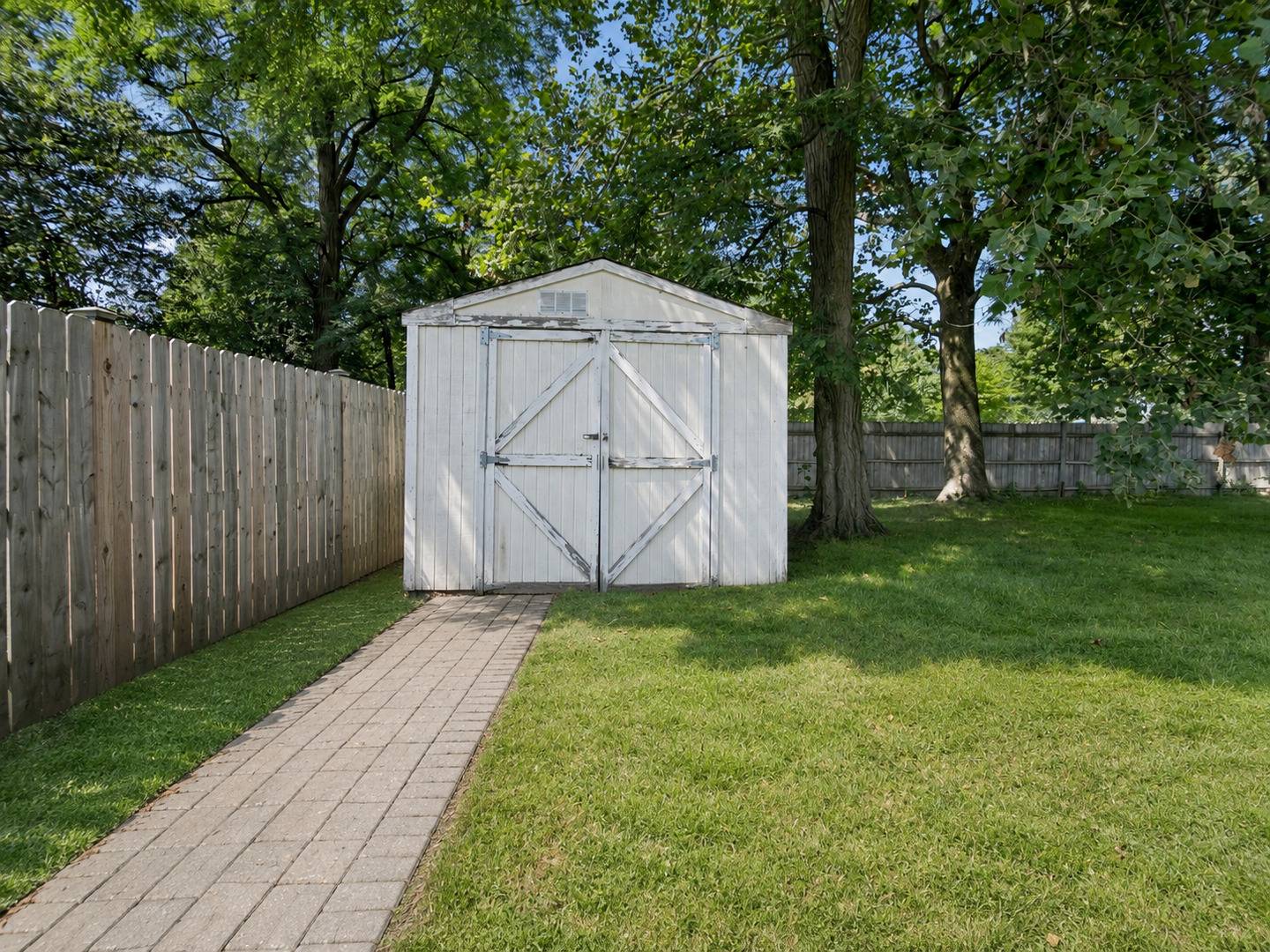 40 WILDWOOD RD, Elk Grove Village, IL 60007
