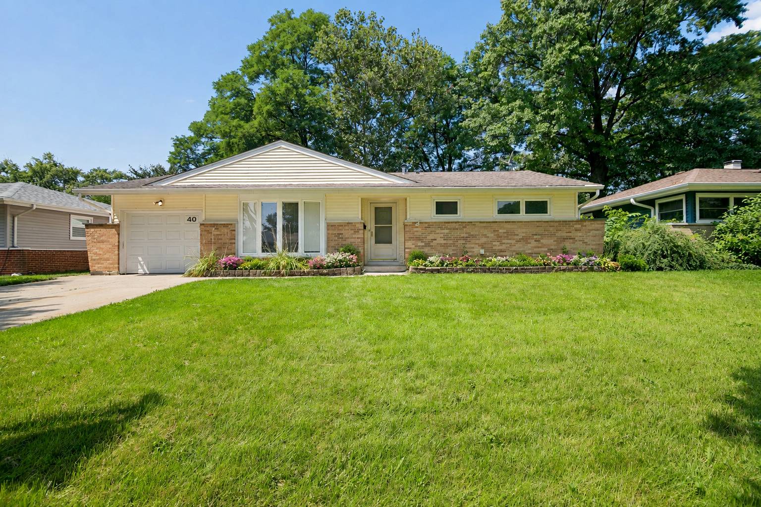 40 WILDWOOD RD, Elk Grove Village, IL 60007