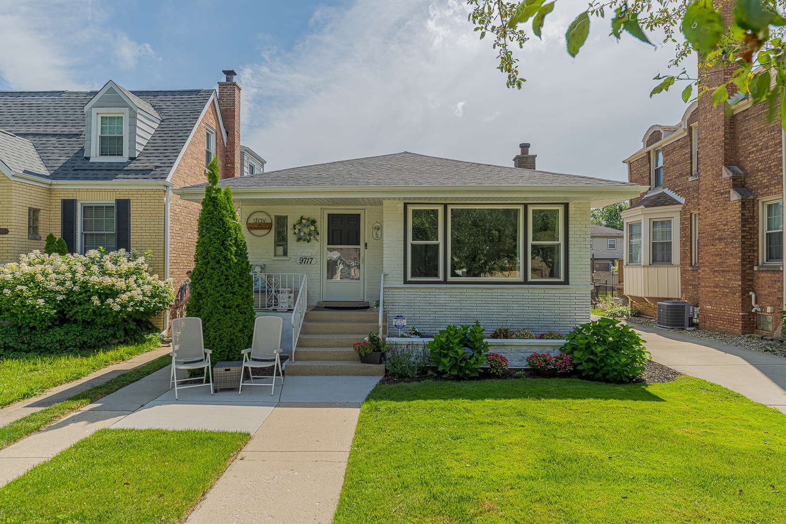 9717 S Springfield AVE, Evergreen Park, IL 60805