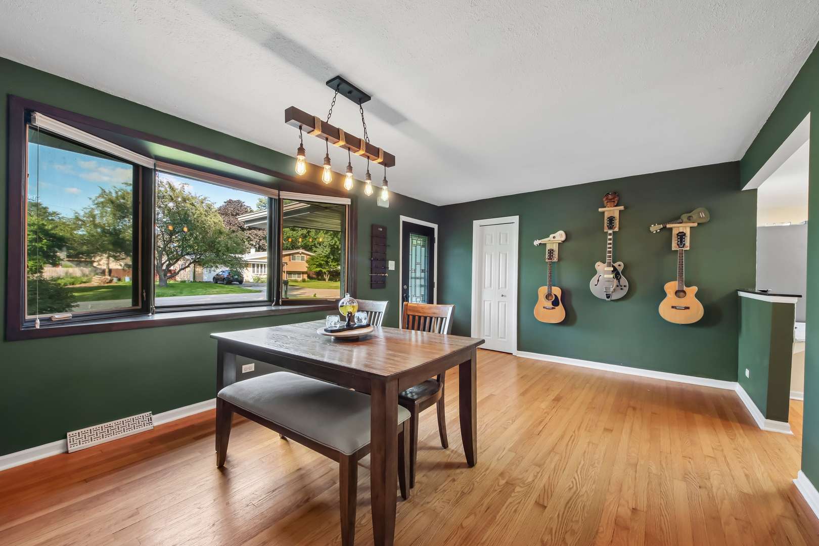 Address not disclosed, Lindenhurst, IL 60046