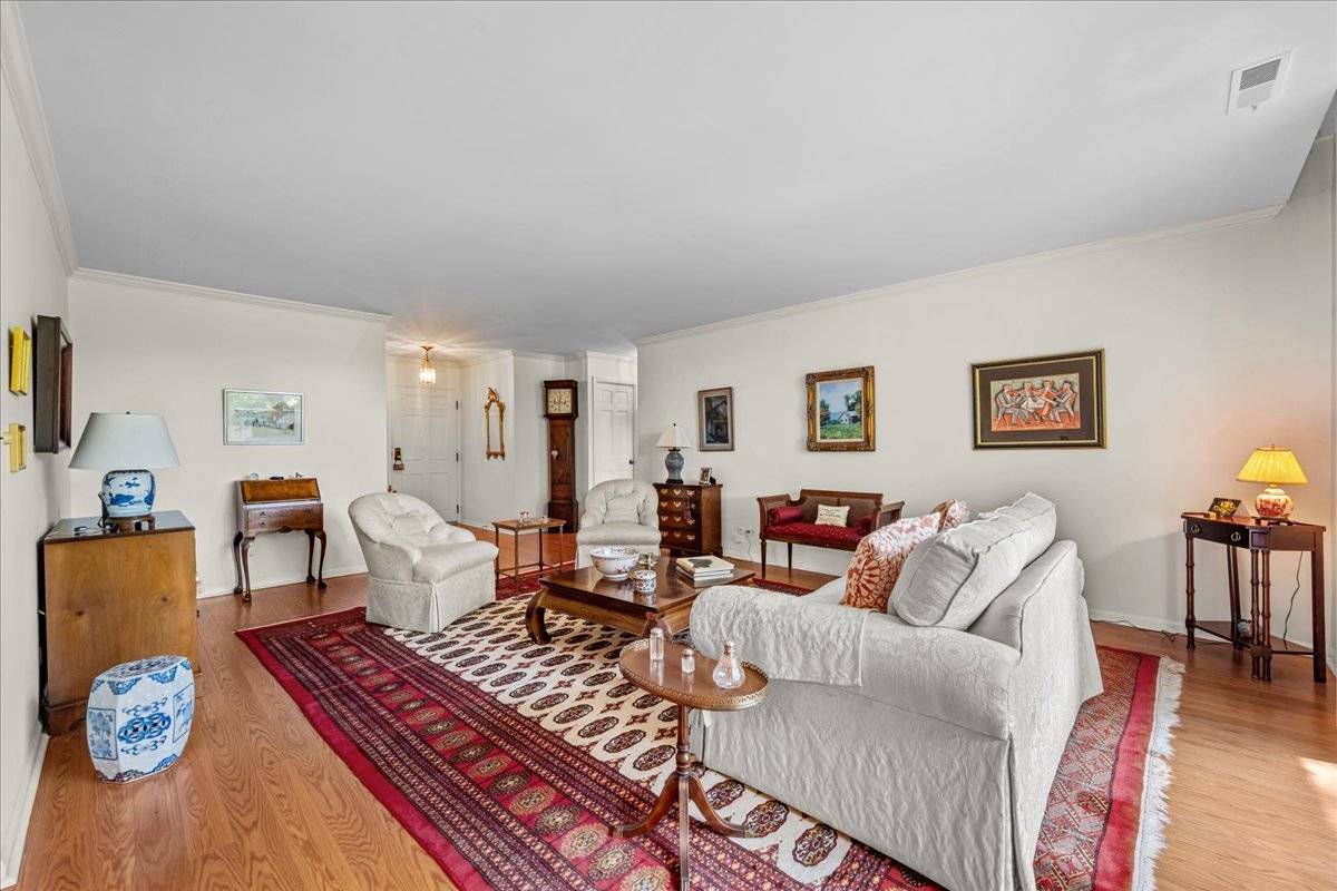1350 N Western AVE #205, Lake Forest, IL 60045
