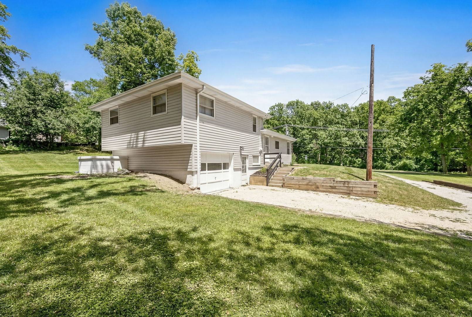 11S130 Madison ST, Burr Ridge, IL 60527