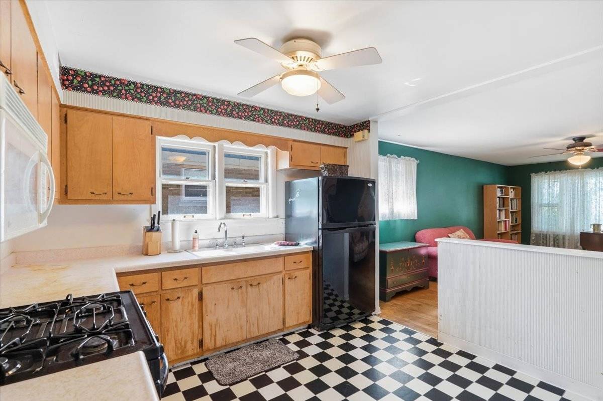 271 Dalton AVE, Mundelein, IL 60060