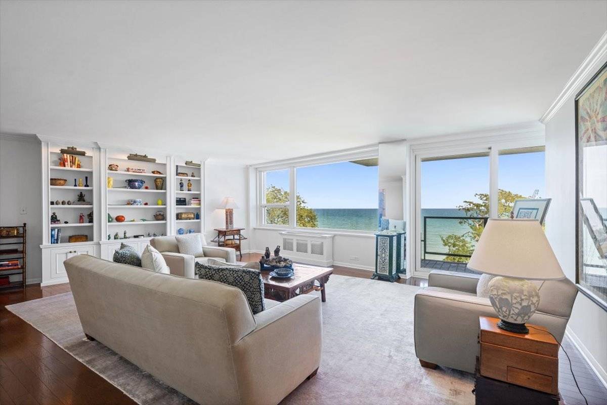 1630 Sheridan RD #5G, Wilmette, IL 60091