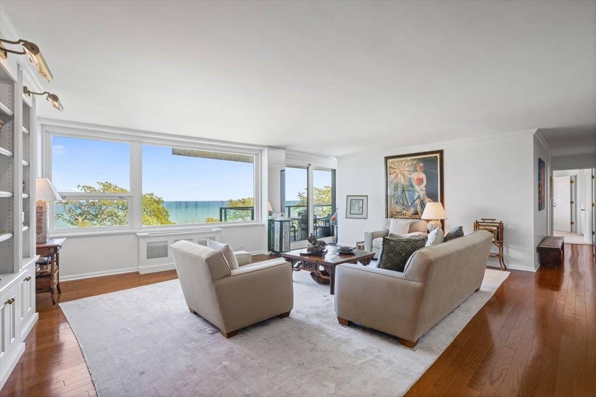 1630 Sheridan RD #5G, Wilmette, IL 60091