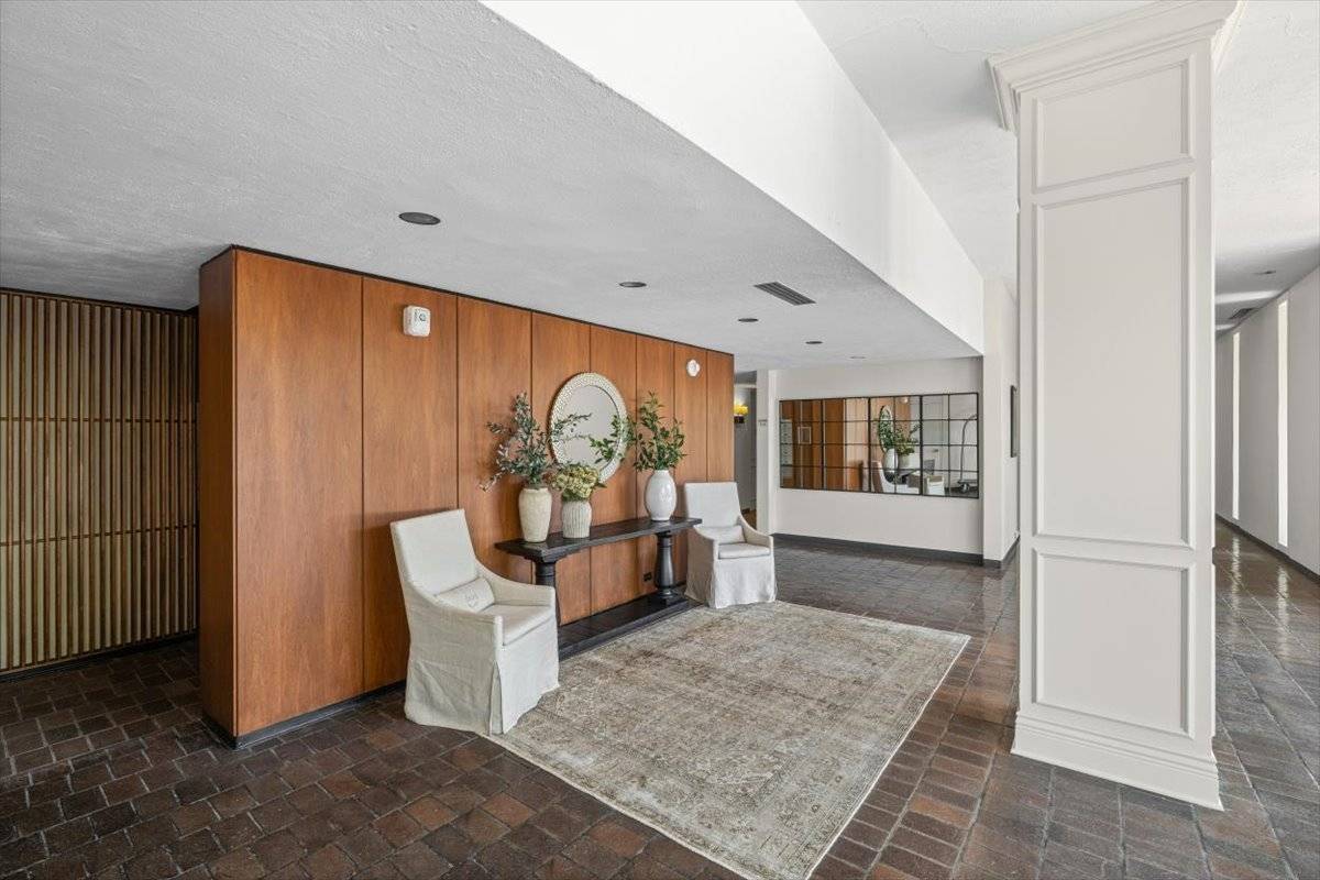 1630 Sheridan RD #5G, Wilmette, IL 60091