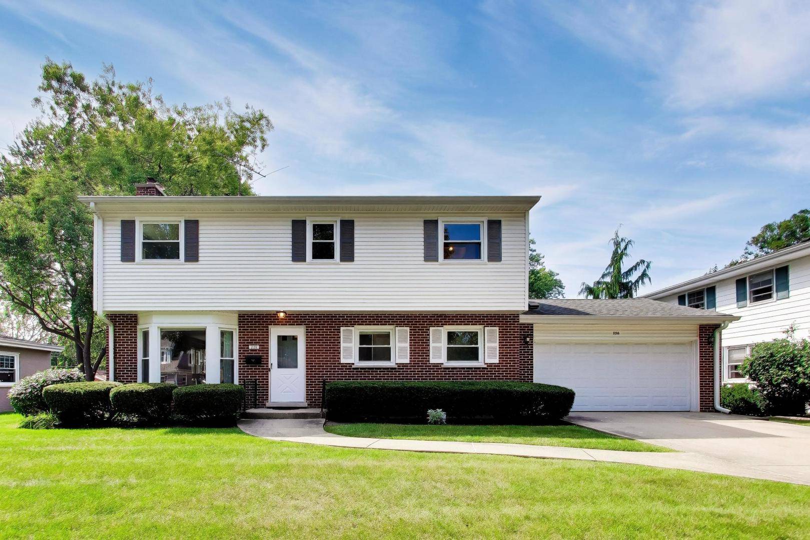 228 S Dwyer AVE, Arlington Heights, IL 60005