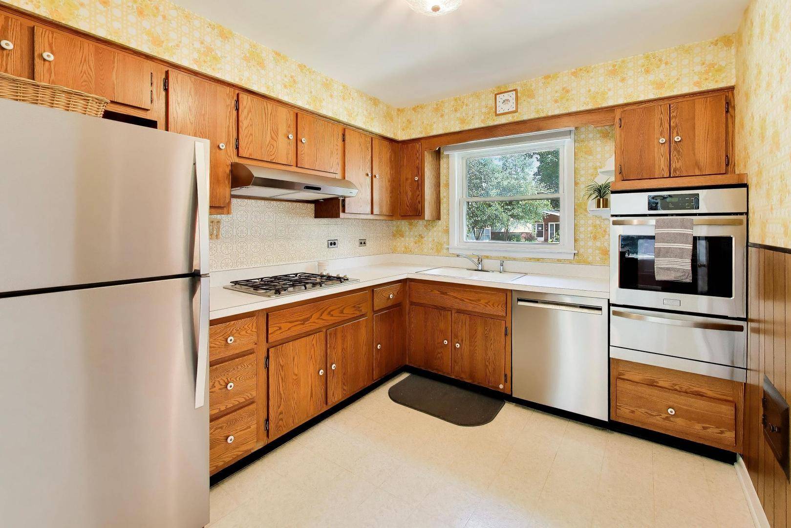 228 S Dwyer AVE, Arlington Heights, IL 60005