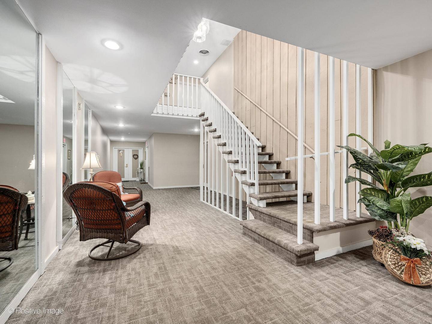 1S055 Spring RD #2C, Oakbrook Terrace, IL 60181